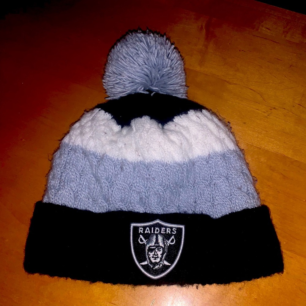 Raiders hat with Pom